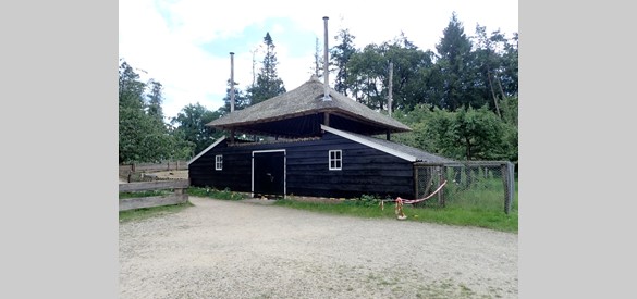 Kapschuur van de boerderij uit Varik in het Openluchtmuseum