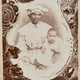 Francina de Neef met haar jongste kind, zoon Adriaan de Neef, Paramaribo in 1890 © Particuliere collectie