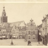 De Grote Markt met kerkboog, het Waaggebouw en de St. Stevenskerk, 1890 © Regionaal Archief Nijmegen, PD