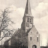 De kerk in Gellicum met daarvoor het Rechthuis © Historische Kring West-Betuwe