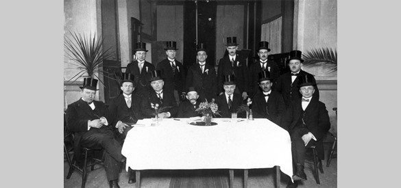 Het bestuur van de Nijkerkse synagoge in 1926, tijdens het 125-jarig bestaan van de synagoge.