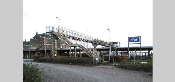 Station Geldermalsen 2008 met loopbrug