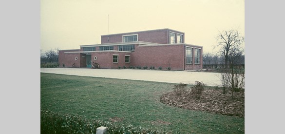 De noordzijde van de openbare U.L.O. school in Geldermalsen (31 december 1954)