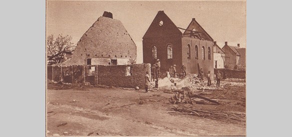 Puinruimen bij de ruïne van de Nederlands Hervormde Kerk te Gellicum