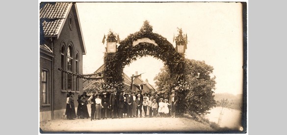 Ereboog in Rumpt ter ere van de inhuldiging van burgemeester Kolff in 1914