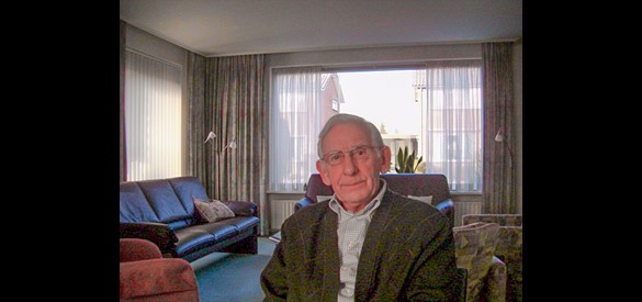 Jan Jansen in zijn woonkamer