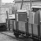 De door de Duitsers meegenomen zenderinstallatie van de zender Kootwijk wordt teruggebracht in 1947. © Fotocollectie Anefo, Nationaal Archief