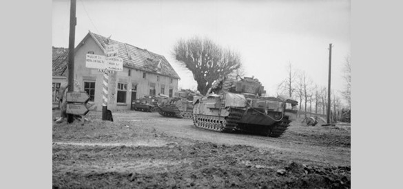 Churchill tanks van de 34th Tank Brigade tijdens operatie Veritable, 8 februari 1945.