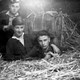De broers Jonny, Leon en Helmut Levy uit Varsseveld vonden onderdak in de varkensschuur van het gezin Geurink in Lichtenvoorde © Nationaal Onderduikmuseum