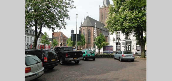 Nederlandse auto's op de markt in Elten