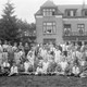 Dit voormalige sanatorium aan de Hartenseweg in Renkum dient tussen 1926 en 1935 als vakantiehuis voor Amsterdamse schoolkinderen. © Gelders Archief