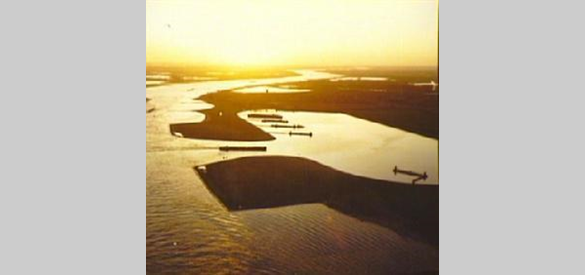 De overnachtingshaven voor binnenvaartschippers op de Waal bij Haaften in 1996, de plas is in de jaren ’60 ontstaan als zandwinning.