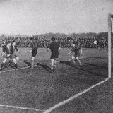 De wedstrijden N.E.C.-Quick werden tot na 1945 gezien als duels om de Nijmeegse eer. © Regionaal Archief Nijmegen, Fotocollectie, f53154, 14-02-1930; fotograaf onbekend