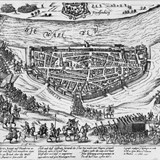 Belegering van de stad Nijmegen door Prins Maurits 1591, die voor zijn troepen gebruik maakt van een schipbrug (linksboven) over de Waal. © Regionaal Archief Nijmegen PD