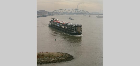 De Waalhaven van Nijmegen was tot de jaren ’80 een belangrijk industriegebied; daarna nam het belang van de industrie en de haven voor de oude Waalsteden af