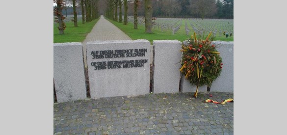 Gedenksteen op Duitse begraafplaats in Ysselstein