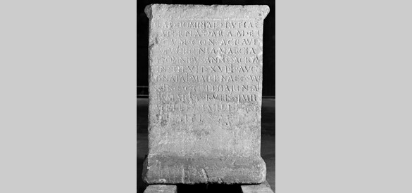 Grafsteen opgedragen aan Rufia Materna, gevonden bij Millingen.
