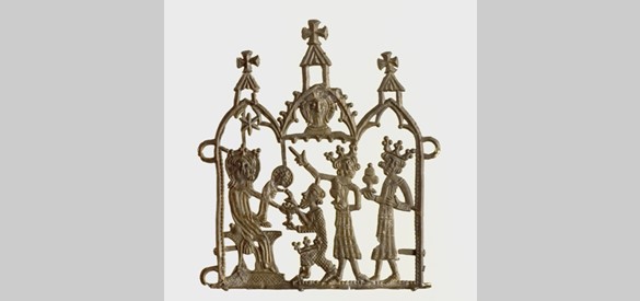 Pelgrimage naar de Keulse domkerk was al vanaf de middeleeuwen populier. Pelgrims konden als souvenier een Driekoningeninsigne kopen, zoals deze uit circa 1400.
