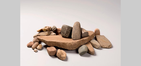Diverse materialen van een klokbekersmid, gevonden in Hengelo