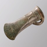 Deze bronzen kokerbijl uit circa 1000 voor Christus is in 2004 gevonden bij Tiel. © Museum het Valkhof