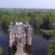 Vanaf de tijd van hertog Karel van Gelre is de plattegrond van kasteel Biljoen grotendeels onveranderd gebleven: een vierkant grondvlak met vier ronde hoektorens. © Geldersch Landschap en Kasteelen