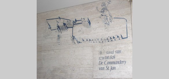Plaquette Commanderij van St. Jan in een appartementenportiek in de Janslangstraat