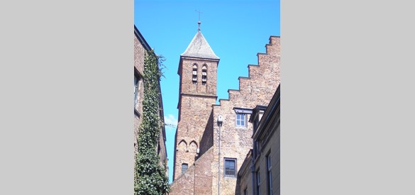 De achterzijde van het St. Petersgasthuis laat nog steeds haar middeleeuwse karakter zien.