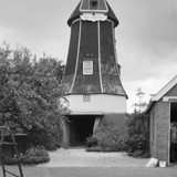 'De Vrees' Onttakelde achtkant beltmolen, van voren gefotografeerd 1963 © Rijksdienst voor het Cultureel Erfgoed (80.344) cc-by-sa