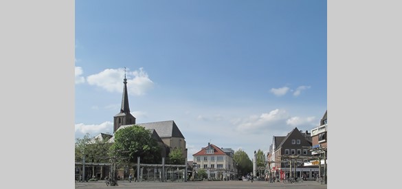 Geldern, kerk (Sankt Maria Magdalenakirche) op de Markt (30 April 2013)
