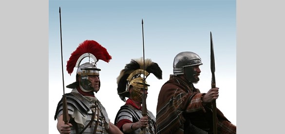 Levende historie - Twee Romeinse legionairs en een soldaat hulptroepen Romeinse leger, 2009