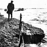 Een fotograaf aan het werk tijdens de watersnood in het Land van Maas en Waal, 1926 © Bron: Historische Vereniging Tweestromenland, maker onbekend, alle rechten voorbehouden