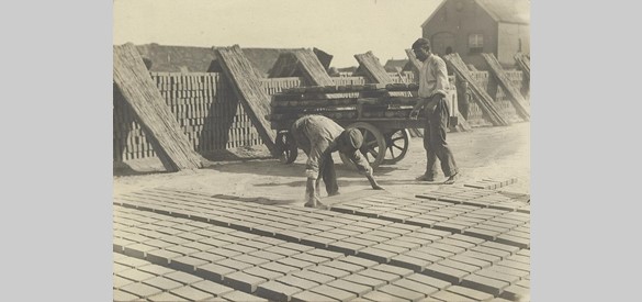 Arbeiders in de baksteenindustrie begin twintigste eeuw
