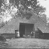 De boerderij de Buurse op een foto van vóór 1948. © Rijksdienst voor het Cultureel Erfgoed CC BY-SA 4.0