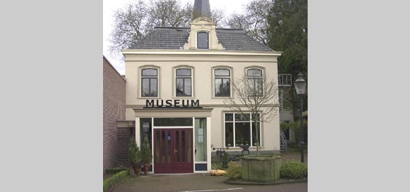 Ingang van het museum aan het museumpleintje