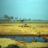 Ontginnigswerkzaamheden in de ruilverkaveling Maas en Waal-west 1952 © Gelderse Komgrondencommissie / Gelders Archief PD