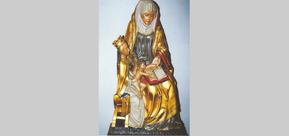Beeld Sint Anna gedrieën