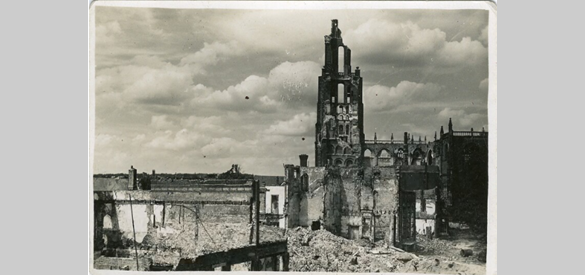 Verwoeste Eusebiuskerk, 1945