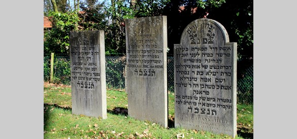 Joodse begraafplaats Harderwijk, grafzerken