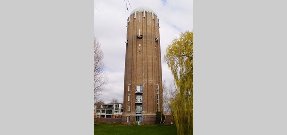 Watertoren Zutphen, gebouwd in 1926/1927, nu met appartementen. Nog steeds in gebruik.
