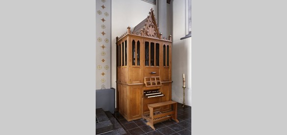 Orgel in 1892 gemaakt door F.C. Smits junior uit Reek, ten dele gemaakt door F.C. Smits senior. Verschueren Orgelbouw te Heythuysen restaureerde het instrument in 1972.