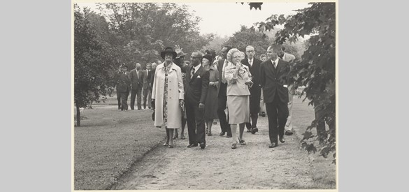 Bezoek president van Suriname en koningin Juliana aan arboretum Belmonte, 1977