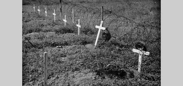 Noodgraven Engelse soldaten Ressen 1944