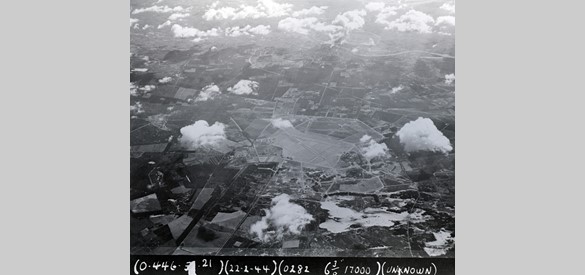 Luchtfoto van vliegbasis Deelen