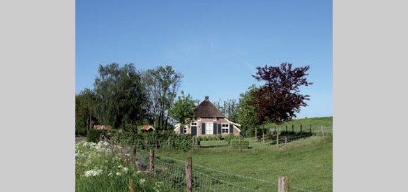De dijkboerderij vanaf de Kweldam.