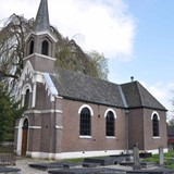 Hervormde kerk Winssen op de kleine begraafplaats