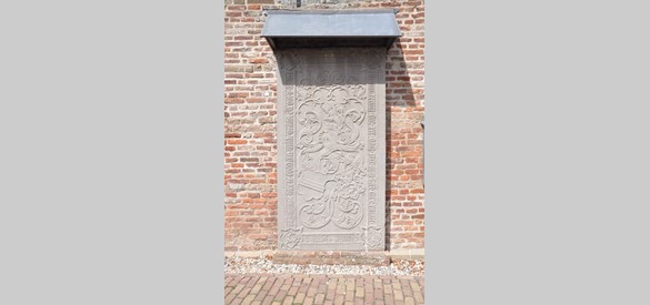 Oude Toren Ewijk ingemetselde zerk