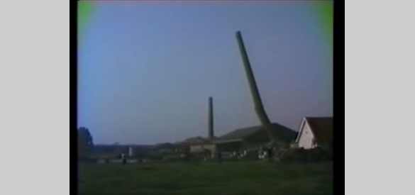 Still uit film van J. de Visser - opblazen schoorsteen Meinerswijk
