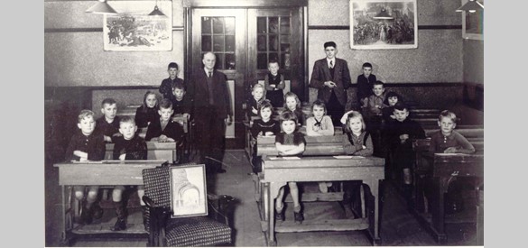 Leerlingen van de Culemborgse Scheffelschool aan de Ridderstraat in 1947