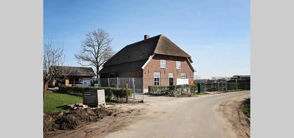 De boerderij met nieuw dak