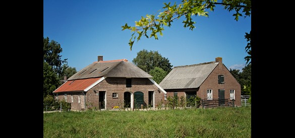 Het boerderijtje met de grote schuur